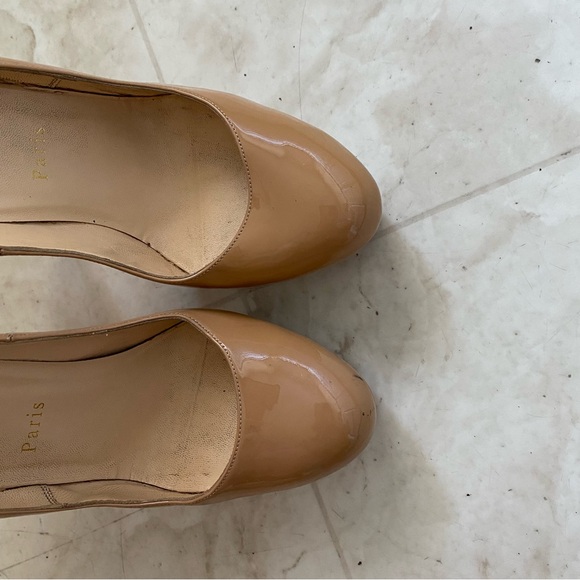 $875 Christian Louboutin Made in Italy Bianca Tan Patent Leather Pump Heels Sz 8 - Picture 8 of 13